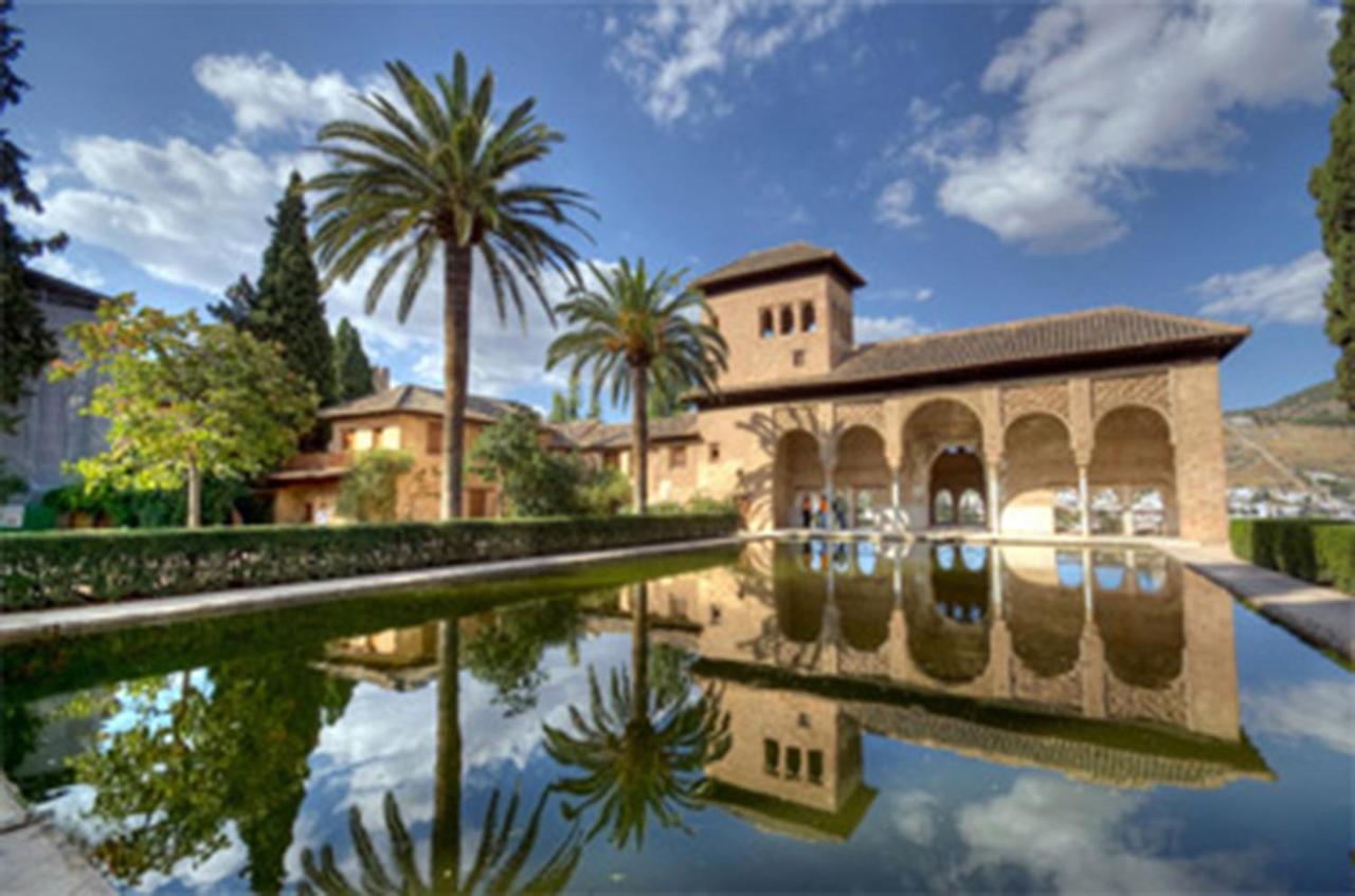 グラナダCasa Alhambra - Centro Historico Con Jardin Privadoアパートメント エクステリア 写真